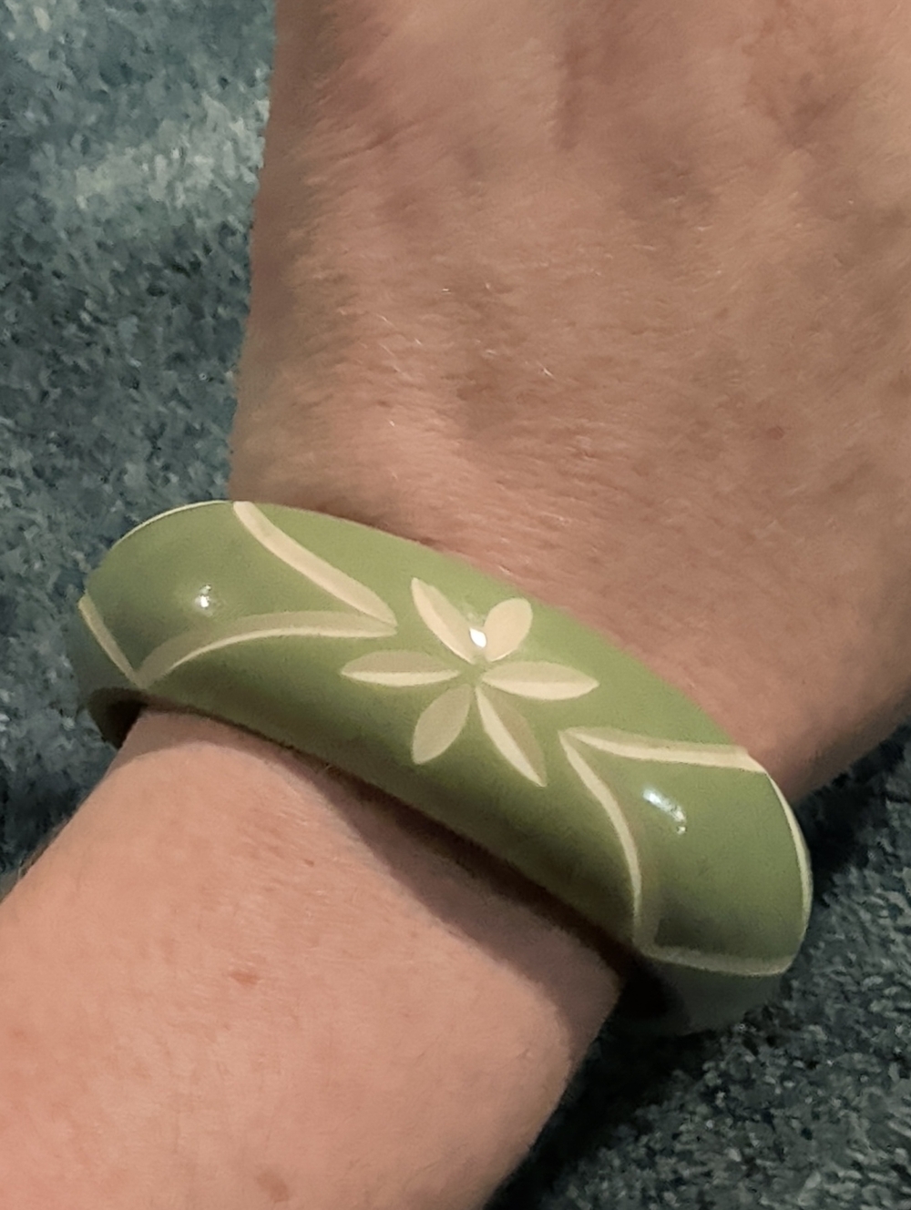 Vintage Green Floral Carved Bangle Bracelet